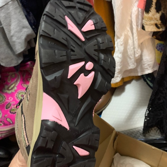 Hi-tech women’s hiking boots. New still in box, size 8.5. - Picture 2 of 5